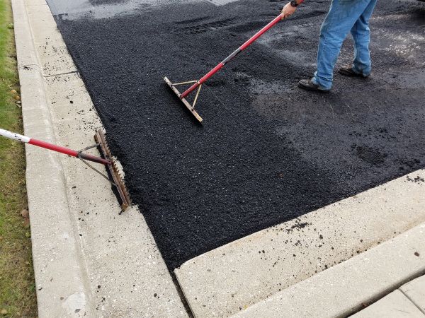 Asphalt Driveway Service in Crestview